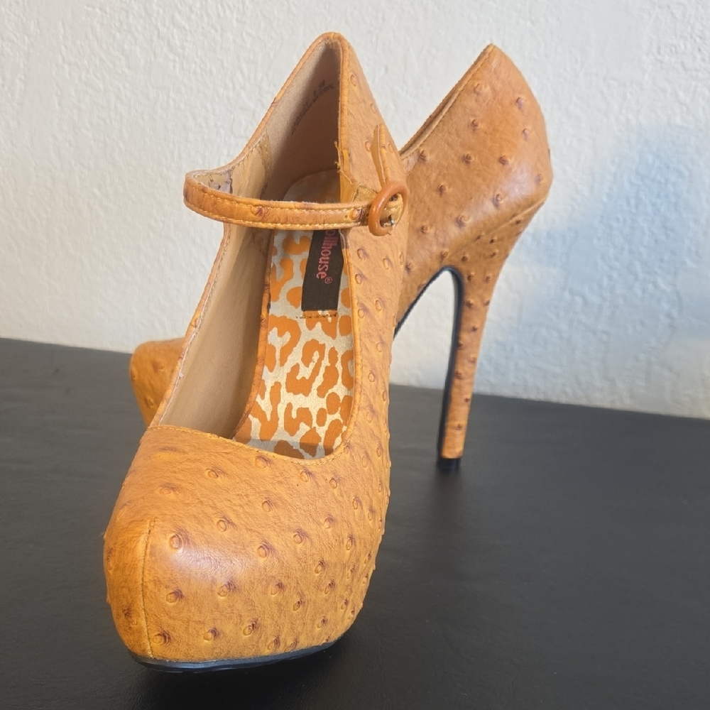 Dollhouse Tan Textured Heels - Picture 9 of 9